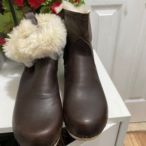 Boots cute brown size 7